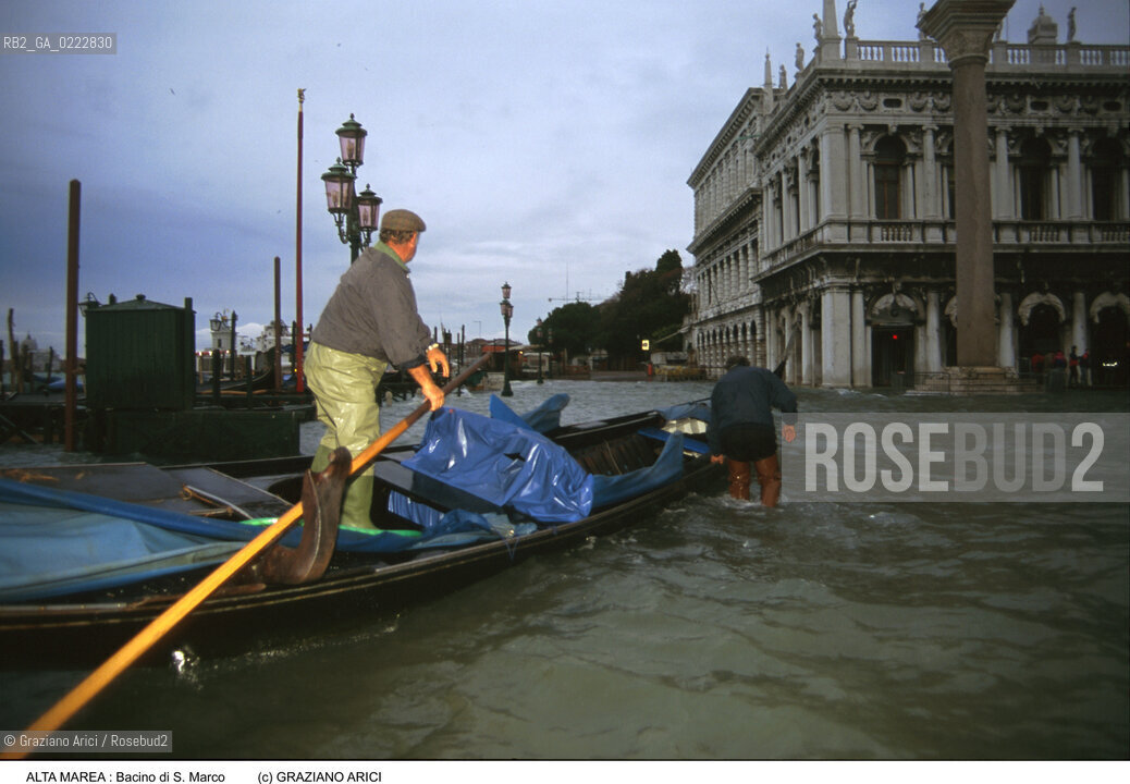 Nome:..ALTA MAREA..HIGHT TIDE..Localizzazione:..VENEZIA / S. MARCO / PIAZZETTA DI S. MARCO..VENICE / ST. MARK  / ST. MARK S PIAZZETTA..Soggetto:..ACQUA ALTA IN PIAZZETTA  S. MARCO /  GONDOLA..ST. MARK S PIAZZETTA DURING THE HIGHT TIDE / GONDOLA ( BOAT )..Cronologia:......Autore:......Stile:......Editori Stampatori:......Committenza:......Materia e Tecnica:......Collocazione:......Note:....Riproduzione Fotografica:..Graziano Arici/Rosebud2 ...Copyright:..Graziano Arici / rosebud2/....Data:..1993....Costo:..A....Key:..ACQUA ALTA..HIGHT TIDE..