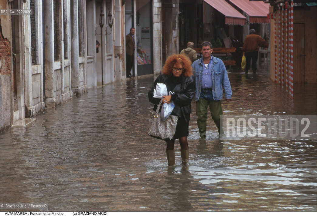 Nome:..ALTA MAREA..HIGHT TIDE..Localizzazione:..VENEZIA / DORSODURO / FONDAMENTA MINOTTO ( TOLENTINI )..VENICE / DORSODURO / FONDAMENTA DEI TOLENTINI..Soggetto:..ACQUA ALTA IN FONDAMENTA MINOTTO..FONDAMENTA MINOTTO DURING THE HIGHT TIDE..Cronologia:......Autore:......Stile:......Editori Stampatori:......Committenza:......Materia e Tecnica:......Collocazione:......Note:....Riproduzione Fotografica:..Graziano Arici/Rosebud2 ...Copyright:..Graziano Arici / rosebud2/....Data:..1997....Costo:..A....Key:..ACQUA ALTA..HIGHT TIDE..