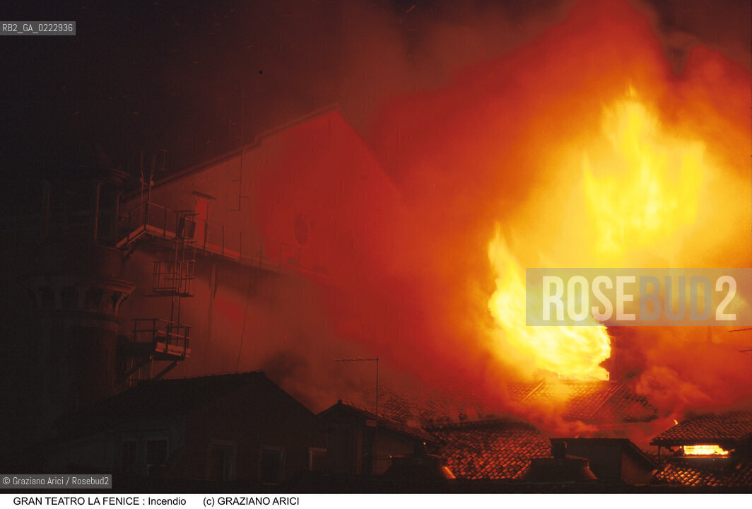 Nome: ..GRAN TEATRO LA FENICE..Descrizione: ..INCENDIO ORE 21.20 / VENEZIA..Credit: ..Graziano Arici/Rosebud2/..Costo: ..A..Nazione: ..ITALIA..Città: ..VENEZIA..Data: ..29/01/1996..