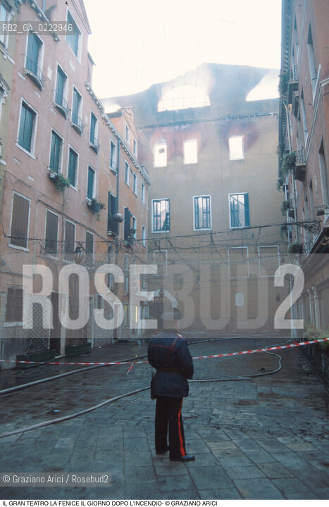 Caption: Nome: ..GRAN TEATRO LA FENICE..Descrizione: ..IL TEATRO IL GIORNO DOPO LINCENDIO / VENEZIA..Credit: ..Graziano Arici/Rosebud2/..Costo: ..B..Nazione: ..ITALIA..Città: ..VENEZIA..Data: ..30/01/1996