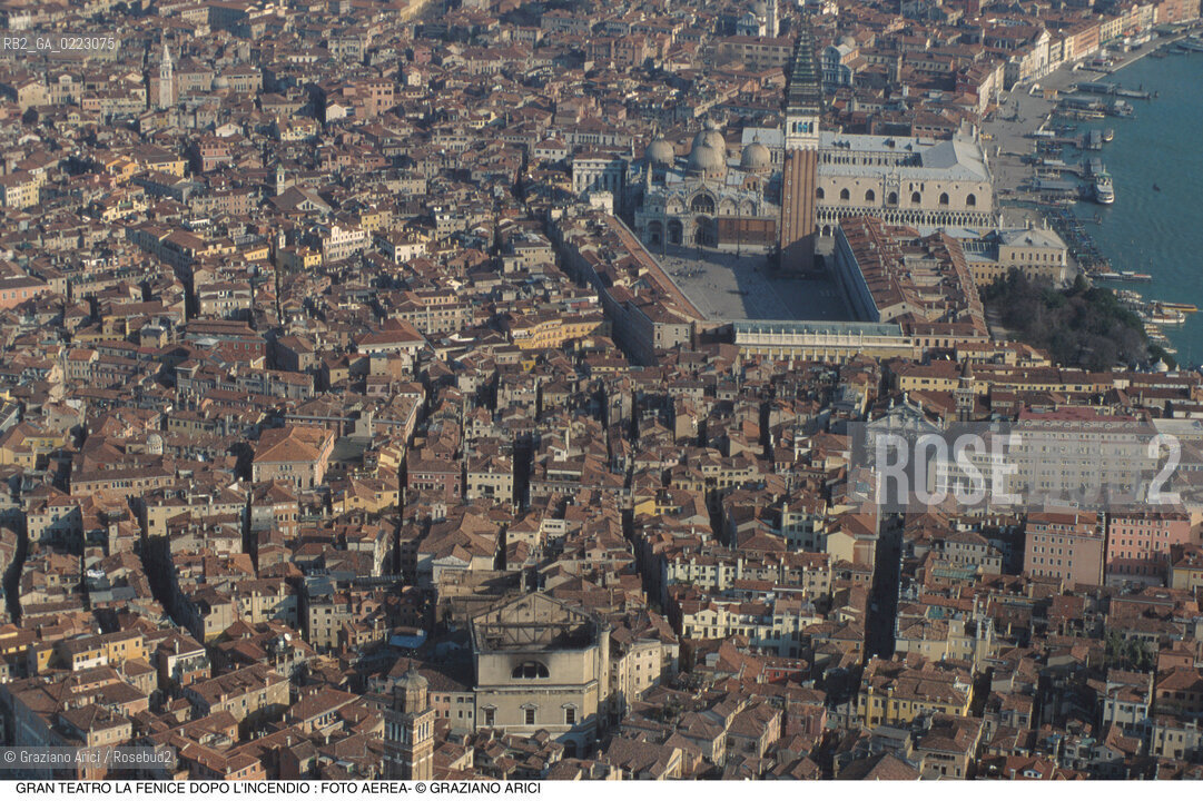 Caption: Nome: ..GRAN TEATRO LA FENICE..Descrizione: ..DOPO LINCENDIO / VENEZIA S.MARCO FOTO AEREA..Credit: ..Graziano Arici/Rosebud2/..Costo: ..A..Nazione: ..ITALIA..Città: ..VENEZIA..Data: ..31/01/1996
