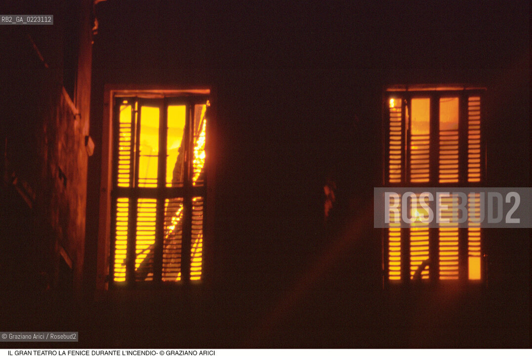 Caption: Nome: ..GRAN TEATRO LA FENICE..Descrizione: ..IL TEATRO IL GIORNO DURANTE LINCENDIO / VENEZIA..Credit: ..Graziano Arici/Rosebud2/..Costo: ..B..Nazione: ..ITALIA..Città: ..VENEZIA..Data: ..29/01/1996
