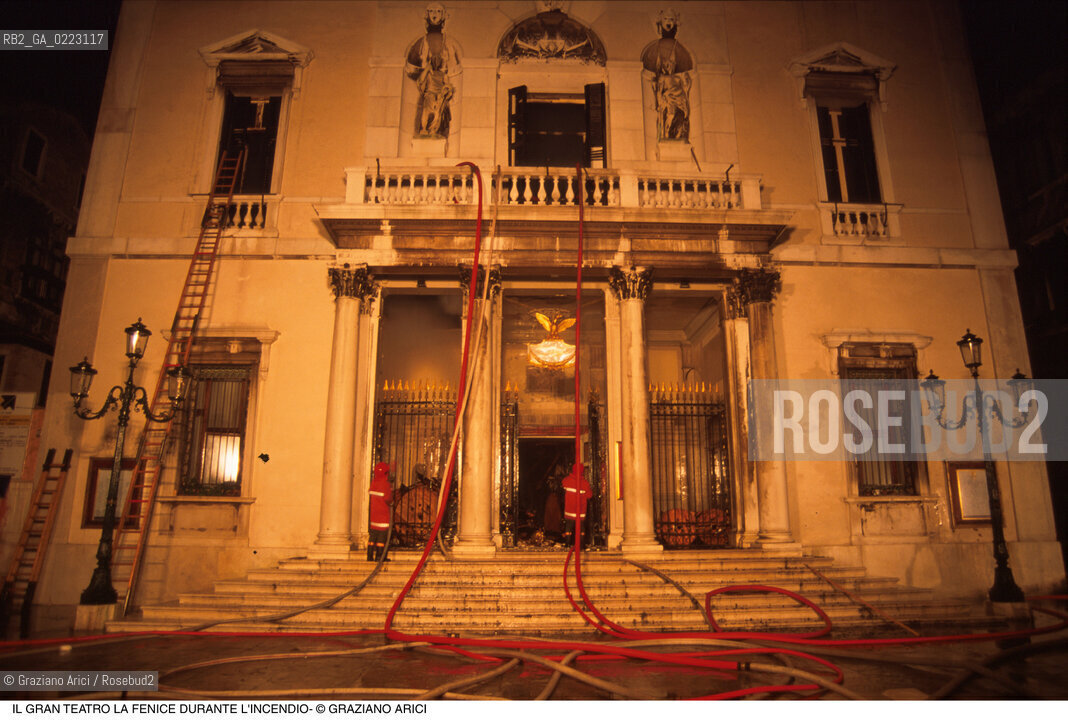 Caption: Nome: ..GRAN TEATRO LA FENICE..Descrizione: ..IL TEATRO IL GIORNO DURANTE LINCENDIO / VENEZIA..Credit: ..Graziano Arici/Rosebud2/..Costo: ..B..Nazione: ..ITALIA..Città: ..VENEZIA..Data: ..29/01/1996