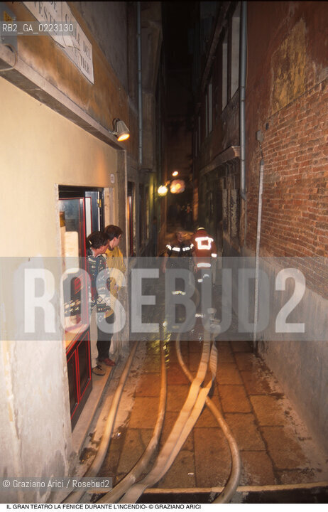 Caption: Nome: ..GRAN TEATRO LA FENICE..Descrizione: ..IL TEATRO IL GIORNO DURANTE LINCENDIO / VENEZIA..Credit: ..Graziano Arici/Rosebud2/..Costo: ..B..Nazione: ..ITALIA..Città: ..VENEZIA..Data: ..29/01/1996