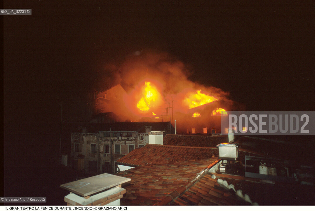 Caption: Nome: ..GRAN TEATRO LA FENICE..Descrizione: ..IL TEATRO IL GIORNO DURANTE LINCENDIO / VENEZIA..Credit: ..Graziano Arici/Rosebud2/..Costo: ..B..Nazione: ..ITALIA..Città: ..VENEZIA..Data: ..29/01/1996