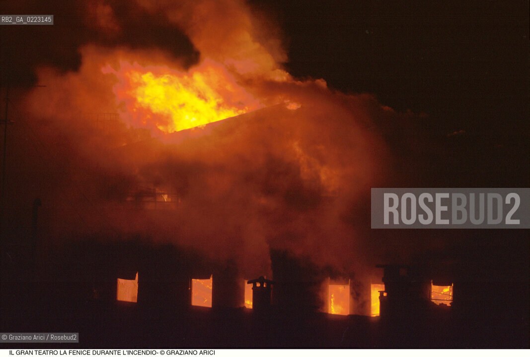 Caption: Nome: ..GRAN TEATRO LA FENICE..Descrizione: ..IL TEATRO IL GIORNO DURANTE LINCENDIO / VENEZIA..Credit: ..Graziano Arici/Rosebud2/..Costo: ..B..Nazione: ..ITALIA..Città: ..VENEZIA..Data: ..29/01/1996