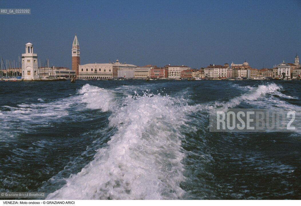 Localizzazione:..VENEZIA..Oggetto:..Soggetto:..MOTO ONDOSO IN BACINO SAN MARCO..Cronologia: ..Definizione Culturale:..   Autore: ..   Stile: ..   Editori/Stampatori:..   Committenza:..Materia e Tecnica:..Collocazione:..Note:..PROBLEMI..Riproduzione Fotografica:..Graziano Arici/Rosebud2 .Copyright:..Graziano Arici/Rosebud2 .Data:..1985..Costo:..A..