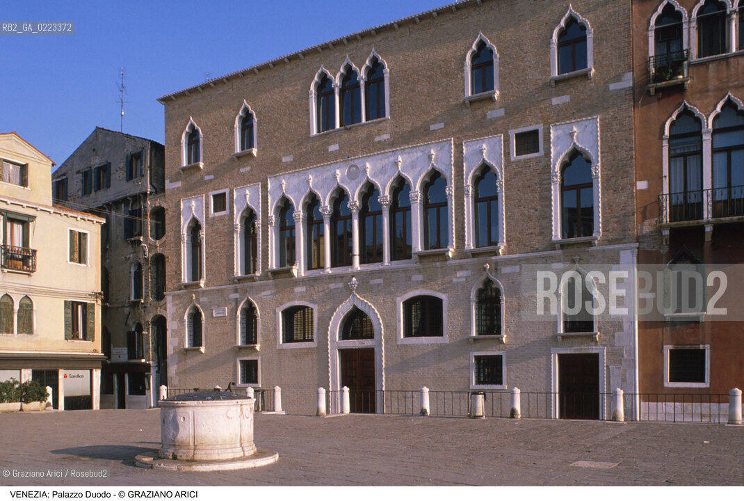 Localizzazione:..VENEZIA / S. MARCO..Oggetto:..Soggetto:..PALAZZO DUODO..Cronologia: ..XV SECOLO..Definizione Culturale:..   Autore: ..   Stile:..   Editori/Stampatori:..   Committenza:..Materia e Tecnica:..Collocazione:..Note:..PALAZZI..Riproduzione Fotografica:..Graziano Arici/Rosebud2 .Copyright:..Graziano Arici/Rosebud2 .Data:..1998..Costo:..A..