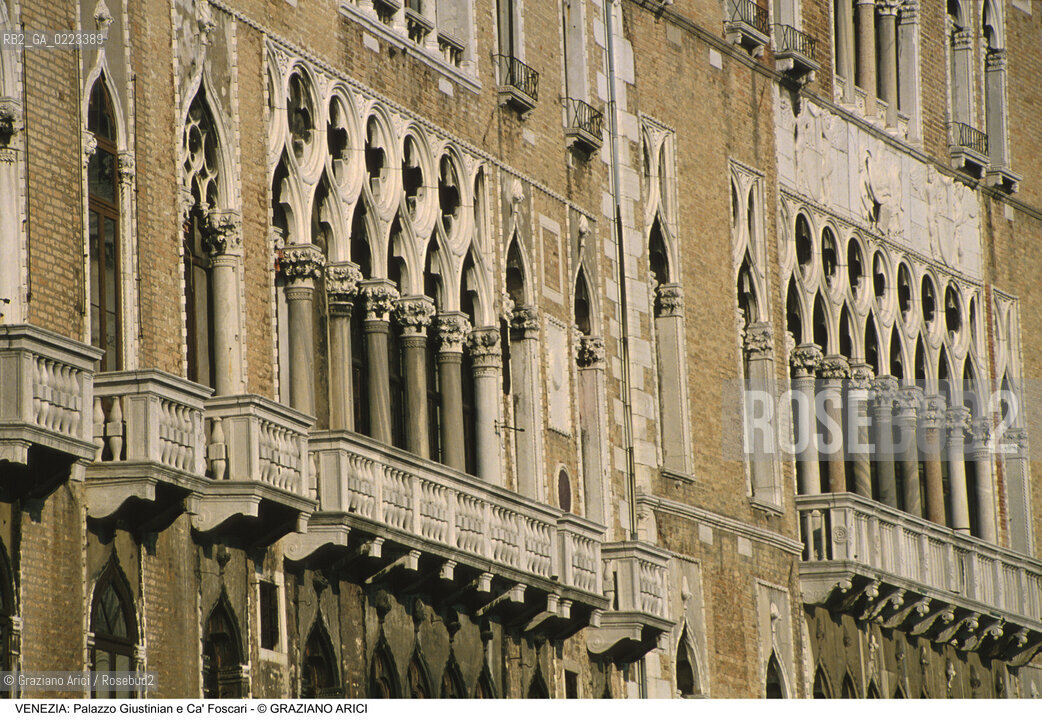 Localizzazione:..VENEZIA / DORSODURO..Oggetto:..Soggetto:..PALAZZO GIUSTINIAN E CA FOSCARI / UNIVERSITA..Cronologia: ..XV SECOLO..Definizione Culturale:..   Autore:..   Stile: GOTICO..   Editori/Stampatori:..   Committenza:..Materia e Tecnica:..Collocazione:..Note:..PALAZZI POLIFORE..Riproduzione Fotografica:..Graziano Arici/Rosebud2 .Copyright:..Graziano Arici/Rosebud2 .Data:..1990..Costo:..A..