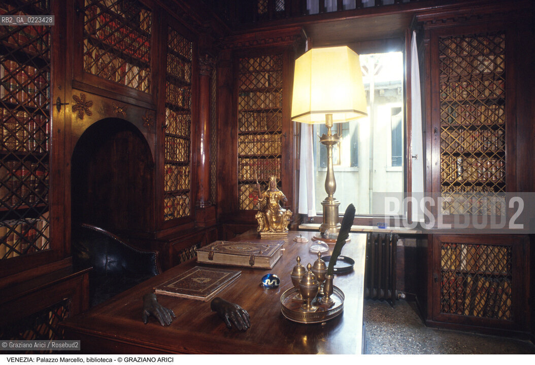 Localizzazione:..VENEZIA / S. MARCO..Oggetto:..Soggetto:..PALAZZO MARCELLO / BIBLIOTECA..Cronologia: ..XVII XVIII SEC..Definizione Culturale: ..   Autore: ..   Stile: ..   Editori/Stampatori:..   Committenza:..Materia e Tecnica:..Collocazione:..Note:..PALAZZI..Riproduzione Fotografica:..Graziano Arici/Rosebud2 .Copyright:..Graziano Arici/Rosebud2 .Data:..1998..Costo:..A..