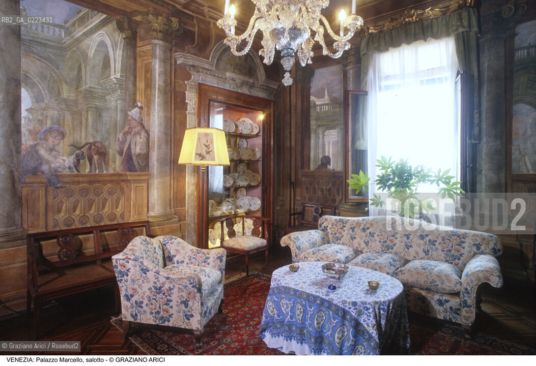 Localizzazione:..VENEZIA / S. MARCO..Oggetto:..Soggetto:..PALAZZO MARCELLO / SALOTTO..Cronologia: ..XVII XVIII SEC..Definizione Culturale: ..   Autore: ..   Stile: ..   Editori/Stampatori:..   Committenza:..Materia e Tecnica:..Collocazione:..Note:..PALAZZI..Riproduzione Fotografica:..Graziano Arici/Rosebud2 .Copyright:..Graziano Arici/Rosebud2 .Data:..1998..Costo:..A..