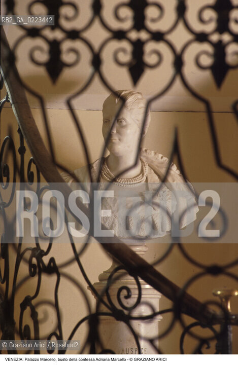 Localizzazione:..VENEZIA / S. MARCO..Oggetto:..Soggetto:..PALAZZO MARCELLO / BUSTO DELLA CONTESSA ADRIANA MARCELLO..Cronologia: ..XVII XVIII SEC..Definizione Culturale: ..   Autore: ..   Stile: ..   Editori/Stampatori:..   Committenza:..Materia e Tecnica:..Collocazione:..Note:..PALAZZI..Riproduzione Fotografica:..Graziano Arici/Rosebud2 .Copyright:..Graziano Arici/Rosebud2 .Data:..1998..Costo:..A..