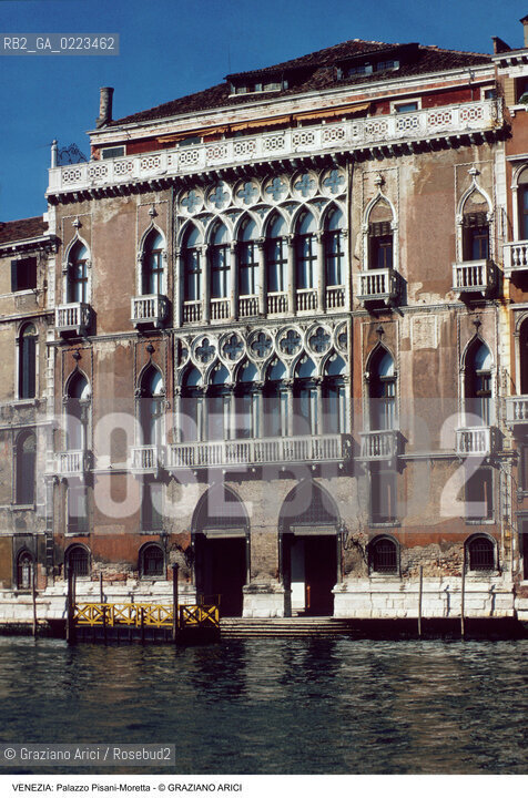 Localizzazione:..VENEZIA / S. POLO..Oggetto:..Soggetto:..PALAZZO PISANI MORETTA..Cronologia: ..XV XVI SECOLO..Definizione Culturale:..   Autore: ..   Stile: GOTICO..   Editori/Stampatori:..   Committenza:..Materia e Tecnica:..Collocazione:..Note:..PALAZZI..Riproduzione Fotografica:..Graziano Arici/Rosebud2 .Copyright:..Graziano Arici/Rosebud2 .Data:..1980..Costo:..A..