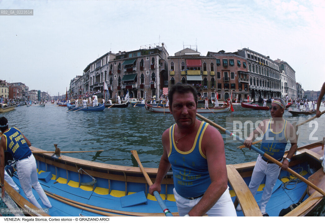 Localizzazione:..VENEZIA..Oggetto:..Soggetto:..REGATA STORICA CORTEO STORICO CANAL GRANDE..Cronologia: ..Definizione Culturale:..   Autore: ..   Stile: ..   Editori/Stampatori:..   Committenza:..Materia e Tecnica:..Collocazione:..Note:..REGATE..Riproduzione Fotografica:..Copyright:..Graziano Arici/Rosebud2 .Data:..1996..Costo:..A