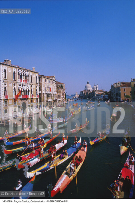 Localizzazione:..VENEZIA..Oggetto:..Soggetto:..REGATA STORICA CORTEO STORICO CANAL GRANDE..Cronologia: ..Definizione Culturale:..   Autore: ..   Stile: ..   Editori/Stampatori:..   Committenza:..Materia e Tecnica:..Collocazione:..Note:..REGATE..Riproduzione Fotografica:..Copyright:..Graziano Arici/Rosebud2 .Data:..1996..Costo:..A