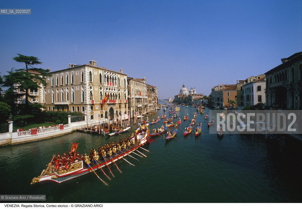 Localizzazione:..VENEZIA..Oggetto:..Soggetto:..REGATA STORICA CORTEO STORICO CANAL GRANDE BUCINTORO..Cronologia: ..Definizione Culturale:..   Autore: ..   Stile: ..   Editori/Stampatori:..   Committenza:..Materia e Tecnica:..Collocazione:..Note:..REGATE..Riproduzione Fotografica:..Copyright:..Graziano Arici/Rosebud2 .Data:..1996..Costo:..A