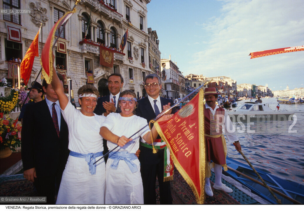 Localizzazione:..VENEZIA..Oggetto:..Soggetto:..REGATA STORICA PREMIAZIONE DONNE / NEREO LARONI AUGUSTO SALVADORI..Cronologia: ..Definizione Culturale:..   Autore: ..   Stile: ..   Editori/Stampatori:..   Committenza:..Materia e Tecnica:..Collocazione:..Note:..REGATE..Riproduzione Fotografica:..Copyright:..Graziano Arici/Rosebud2 .Data:..1989..Costo:..A