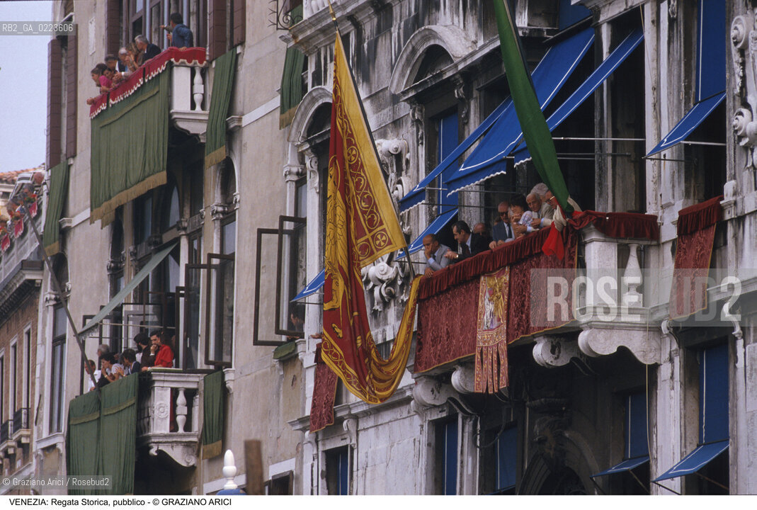 Localizzazione:..VENEZIA ..Oggetto:..Soggetto:..REGATA STORICA PUBBLICO..Cronologia: ..Definizione Culturale:..   Autore: ..   Stile: ..   Editori/Stampatori:..   Committenza:..Materia e Tecnica:..Collocazione:..Note:..REGATE..Riproduzione Fotografica:..Copyright:..Graziano Arici/Rosebud2 .Data:..1996..Costo:..A