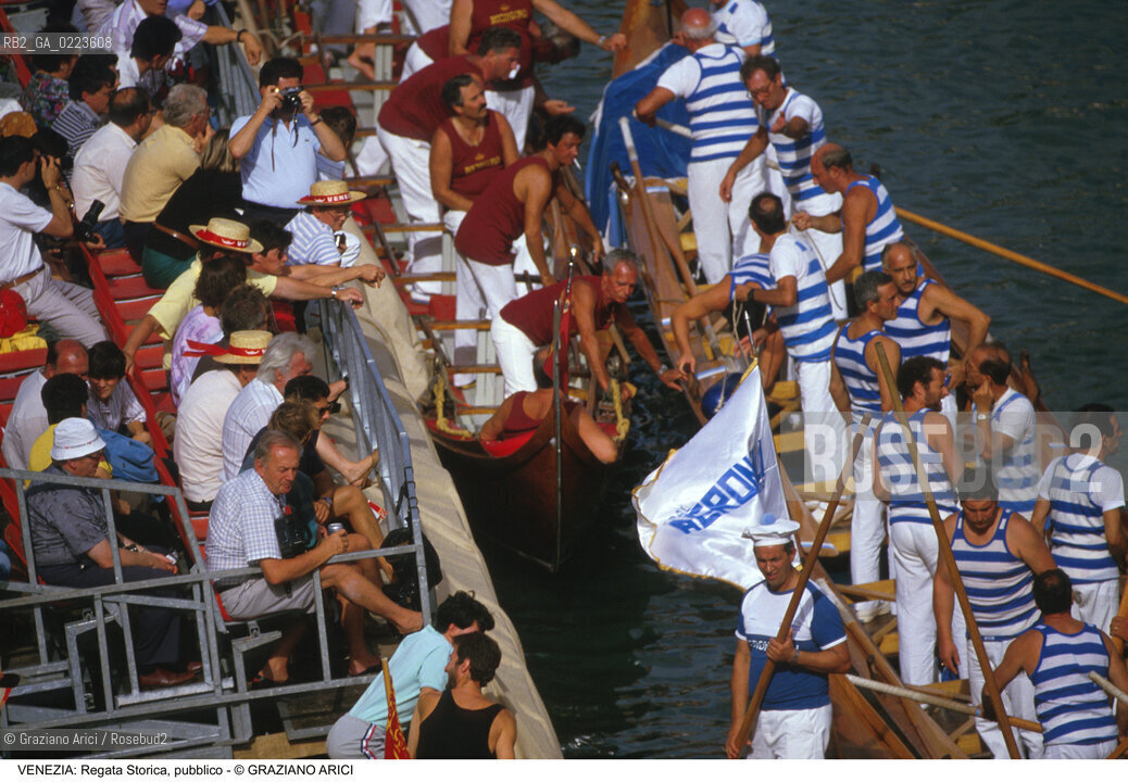 Localizzazione:..VENEZIA ..Oggetto:..Soggetto:..REGATA STORICA PUBBLICO..Cronologia: ..Definizione Culturale:..   Autore: ..   Stile: ..   Editori/Stampatori:..   Committenza:..Materia e Tecnica:..Collocazione:..Note:..REGATE..Riproduzione Fotografica:..Copyright:..Graziano Arici/Rosebud2 .Data:..1996..Costo:..A