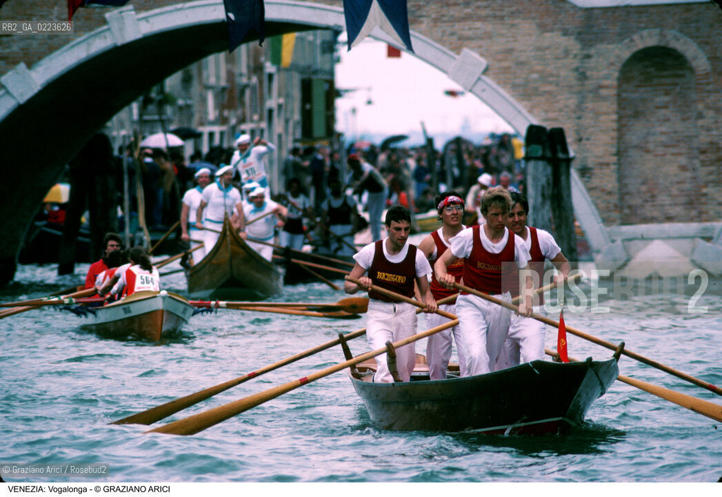 Localizzazione:..VENEZIA / CANNAREGIO..Oggetto:..Soggetto:..VOGALONGA RIO DI CANNAREGIO BARCHE..Cronologia: ..Definizione Culturale:..   Autore: ..   Stile: ..   Editori/Stampatori:..   Committenza:..Materia e Tecnica:..Collocazione:..Note:..REGATE..Riproduzione Fotografica:..Copyright:..Graziano Arici/Rosebud2 .Data:..1984..Costo:..A