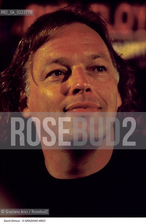 Localizzazione:..VENEZIA..Oggetto:..Soggetto:..CONCERTO DEI PINK FLOYD / DAVID GILMOUR MUSICA ROCK CHITARRISTA..Cronologia: ..Definizione Culturale:..   Autore: ..   Stile: ..   Editori/Stampatori:..   Committenza:..Materia e Tecnica:..Collocazione:..Note:....Riproduzione Fotografica:..Graziano Arici/Rosebud2 .Copyright:..Graziano Arici/Rosebud2 .Data:..LUGLIO 1989..Costo:..A