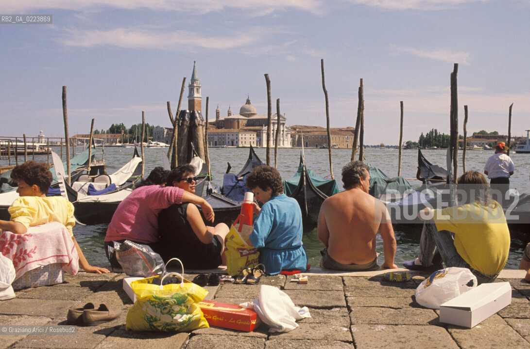 TURISTI IN PIAZZA SAN MARCO A VENEZIA - © 2002 Graziano Arici/Rosebud2