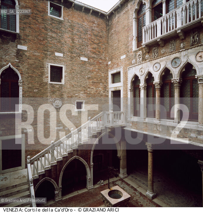 Localizzazione:..VENEZIA / CANNAREGIO..Oggetto:..Soggetto:..CA DORO / GALLERIA FRANCHETTI / CORTILE E SCALA ESTERNA..Cronologia: XV SECOLO..Definizione Culturale:..   Autore: MATTEO RAVERTI / GIOVANNI E BARTOLOMEO BON  ..   Stile: GOTICO..   Editori/Stampatori: ..   Committenza: ..Materia e Tecnica:..Collocazione:..Note:..PALAZZI MUSEI RIMANEGGIATO DA G.B. MEDUNA XIX SECOLO..Riproduzione Fotografica:..Copyright:..Graziano Arici/Rosebud2 .Data:..1995..Costo:..A