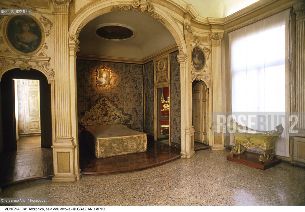 Localizzazione:..VENEZIA / DORSODURO..Oggetto:..Soggetto:..CA REZZONICO / MUSEO DEL SETTECENTO VENEZIANO / SALA DELL ALCOVA..Cronologia: ..XVII XVIII SECOLO..Definizione Culturale:..   Autore: BALDASSARE LONGHENA, GIORGIO MASSARI..   Stile: BAROCCO..   Editori/Stampatori:..   Committenza:..Materia e Tecnica:..Collocazione:..Note:..PALAZZI MUSEI..Riproduzione Fotografica:..Graziano Arici/Rosebud2 .Copyright:..Graziano Arici/Rosebud2 .Data:..1998..Costo:..A..