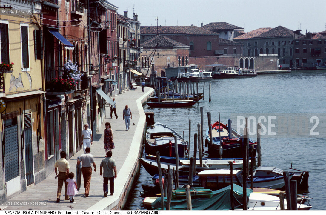 Localizzazione:..VENEZIA / ISOLA DI MURANO..Oggetto:..Soggetto:..FONDAMENTA CAVOUR E CANAL GRANDE..Cronologia: ....Definizione Culturale:..   Autore: ..   Stile: ..   Editori/Stampatori:..   Committenza:..Materia e Tecnica:..Collocazione:..Note:..MURANO BURANO TORCELLO..Riproduzione Fotografica:..Graziano Arici/Rosebud2 .Copyright:..Graziano Arici/Rosebud2 .Data:..1990..Costo:..A..