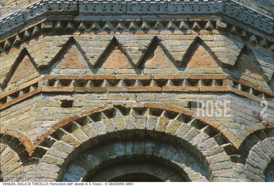Localizzazione:..VENEZIA / ISOLA DI TORCELLO..Oggetto:..Soggetto:..S. FOSCA / PARTICOLARE DELL ABSIDE..Cronologia: ..XII SECOLO..Definizione Culturale:..   Autore: ..   Stile: ..ROMANICO..   Editori/Stampatori:..   Committenza:..Materia e Tecnica:..Collocazione:..Note:..CHIESA MURANO BURANO TORCELLO..Riproduzione Fotografica:..Graziano Arici/Rosebud2 .Copyright:..Graziano Arici/Rosebud2 .Data:..1995..Costo:..A..