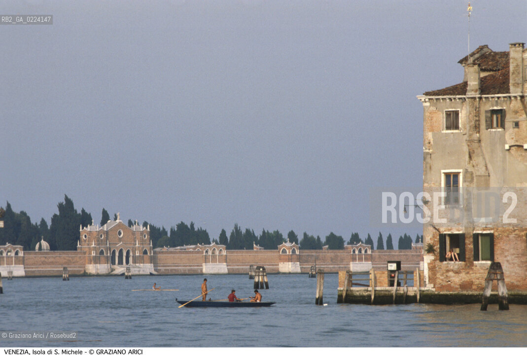 Localizzazione:..VENEZIA / ISOLA DI S. MICHELE..Oggetto:..Soggetto:..CIMITERO LAGUNA DALLE FONDAMENTA NUOVE..Cronologia: ....Definizione Culturale:..   Autore:.. ..   Stile: ..   Editori/Stampatori:..   Committenza:..Materia e Tecnica:..Collocazione:..Note:..MURANO BURANO TORCELLO..Riproduzione Fotografica:..Graziano Arici/Rosebud2 .Copyright:..Graziano Arici/Rosebud2 .Data:..1995..Costo:..A..