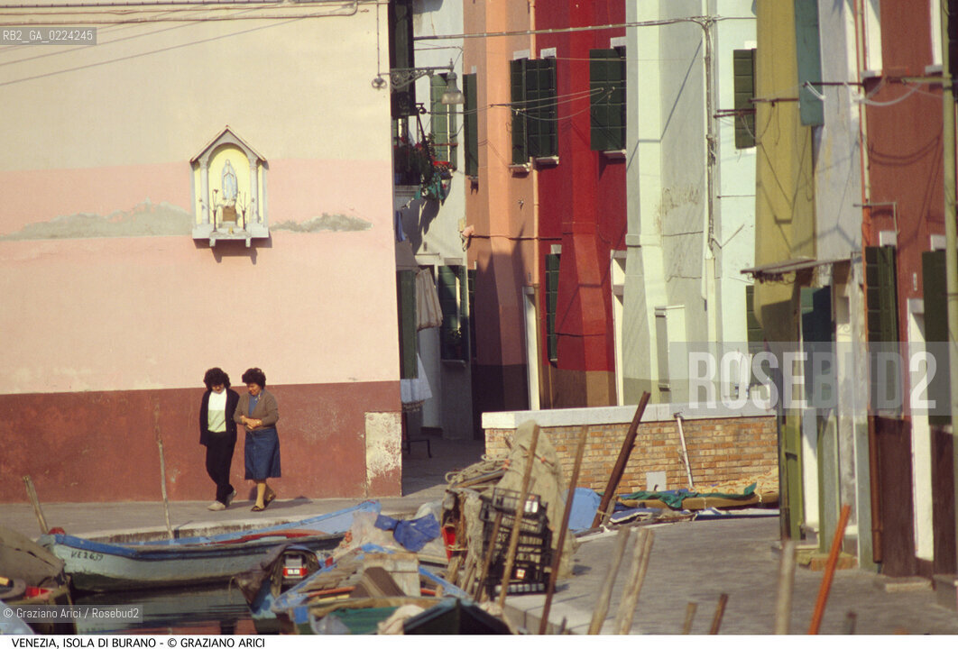Localizzazione:..VENEZIA / ISOLA DI BURANO..Oggetto:..Soggetto:..CASE..Cronologia: ....Definizione Culturale:..   Autore: ..   Stile: ..   Editori/Stampatori:..   Committenza:..Materia e Tecnica:..Collocazione:..Note:....Riproduzione Fotografica:..Graziano Arici/Rosebud2 .Copyright:..Graziano Arici/Rosebud2 .Data:..1995..Costo:..A..