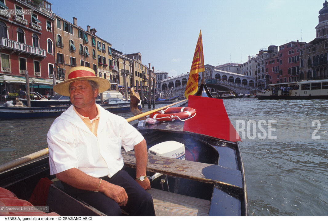 Localizzazione:..VENEZIA..Oggetto:..Soggetto:..GONDOLA A MOTORE IN CANAL GRANDE PONTE DI RIALTO..Cronologia: ....Definizione Culturale:..   Autore: ..   Stile:..   Editori/Stampatori:..   Committenza:..Materia e Tecnica:..Collocazione:..Note:..BARCHE E CANALI..Riproduzione Fotografica:..Graziano Arici/Rosebud2 .Copyright:..Graziano Arici/Rosebud2 .Data:..1995..Costo:..A..