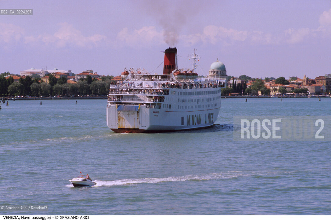 Localizzazione:..VENEZIA..Oggetto:..Soggetto:..NAVE PASSEGGERI IN LAGUNA LIDO..Cronologia: ....Definizione Culturale:..   Autore: ..   Stile:..   Editori/Stampatori:..   Committenza:..Materia e Tecnica:..Collocazione:..Note:..BARCHE E CANALI..Riproduzione Fotografica:..Graziano Arici/Rosebud2 .Copyright:..Graziano Arici/Rosebud2 .Data:..1995..Costo:..A..