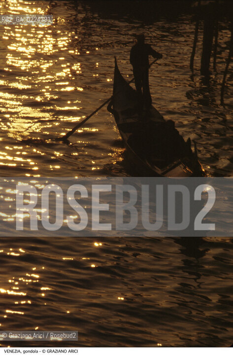 Localizzazione:..VENEZIA..Oggetto:..Soggetto:..GONDOLA TRAMONTO..Cronologia: ....Definizione Culturale:..   Autore: ..   Stile:..   Editori/Stampatori:..   Committenza:..Materia e Tecnica:..Collocazione:..Note:..BARCHE E CANALI..Riproduzione Fotografica:..Graziano Arici/Rosebud2 .Copyright:..Graziano Arici/Rosebud2 .Data:..1995..Costo:..A..