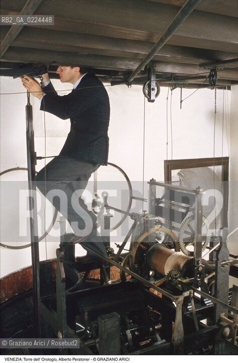 Localizzazione:..VENEZIA / S. MARCO..Oggetto:..Soggetto:..TORRE DELL OROLOGIO / MORI / ALBERTO PERATONER OROLOGIAIO E GESTORE / MECCANISMO..Cronologia: ..XV SECOLO..Definizione Culturale:..   Autore:..PAOLO E GIOVANNI CARLO RANIERI DA REGGIO ..   Stile:..   Editori/Stampatori:..   Committenza:..Materia e Tecnica:..Collocazione:..Note:....Riproduzione Fotografica:..Graziano Arici/Rosebud2 .Copyright:..Graziano Arici/Rosebud2 .Data:..1990..Costo:..A..