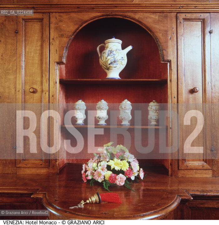 Localizzazione:..VENEZIA / S. MARCO..Oggetto:..Soggetto:..HOTEL MONACO GRAN CANAL / SALOTTO..Cronologia: ....Definizione Culturale:..   Autore: ..   Stile:..   Editori/Stampatori:..   Committenza:..Materia e Tecnica:..Collocazione:..Note:..ALBERGHI..Riproduzione Fotografica:..Graziano Arici/Rosebud2 .Copyright:..Graziano Arici/Rosebud2 .Data:..1990..Costo:..A..