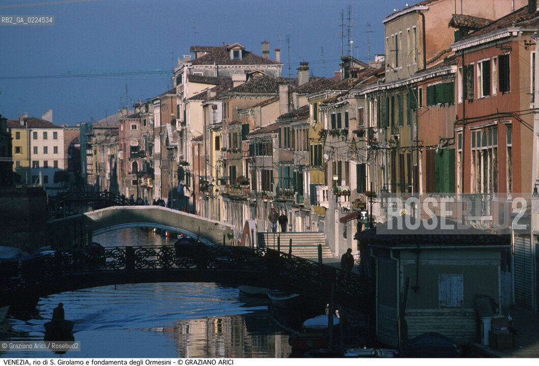 Localizzazione:..VENEZIA / CANNAREGIO..Oggetto:..Soggetto:..RIO DI S. GIROLAMO E FONDAMENTA DEGLI ORMESINI..Cronologia: ....Definizione Culturale:..   Autore: ..   Stile:..   Editori/Stampatori:..   Committenza:..Materia e Tecnica:..Collocazione:..Note:..BARCHE E CANALI..Riproduzione Fotografica:..Graziano Arici/Rosebud2 .Copyright:..Graziano Arici/Rosebud2 .Data:..1995..Costo:..A..