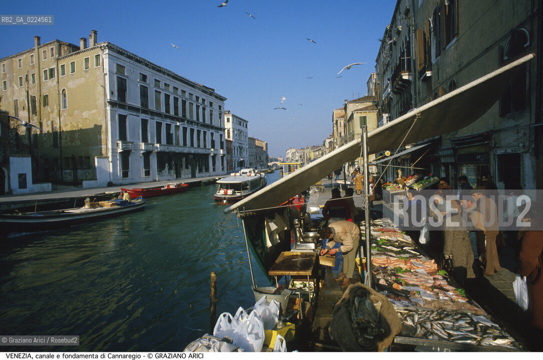 Localizzazione:..VENEZIA / CANNAREGIO..Oggetto:..Soggetto:..CANALE E FONDAMENTA DI CANNAREGIO / MERCATO PESCE..Cronologia: ....Definizione Culturale:..   Autore: ..   Stile:..   Editori/Stampatori:..   Committenza:..Materia e Tecnica:..Collocazione:..Note:..BARCHE E CANALI..Riproduzione Fotografica:..Graziano Arici/Rosebud2 .Copyright:..Graziano Arici/Rosebud2 .Data:..1995..Costo:..A..