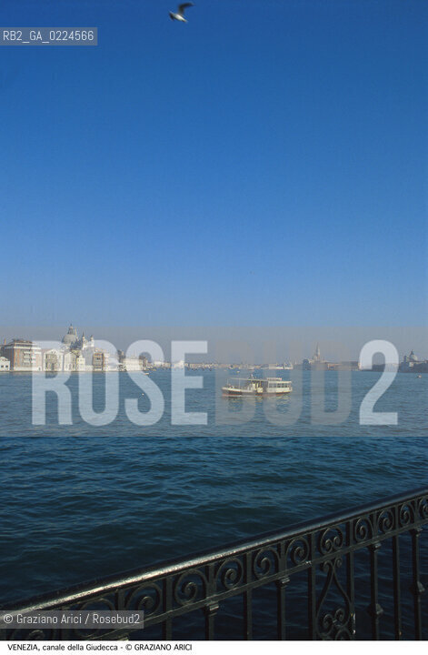 Localizzazione:..VENEZIA / DORSODURO..Oggetto:..Soggetto:..CANALE DELLA GIUDECCA VAPORETTO ACTV..Cronologia: ....Definizione Culturale:..   Autore: ..   Stile:..   Editori/Stampatori:..   Committenza:..Materia e Tecnica:..Collocazione:..Note:..BARCHE E CANALI..Riproduzione Fotografica:..Graziano Arici/Rosebud2 .Copyright:..Graziano Arici/Rosebud2 .Data:..1995..Costo:..A..