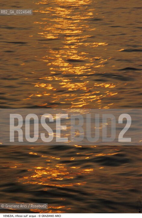 Localizzazione:..VENEZIA..Oggetto:..RIFLESSI SULL ACQUA TRAMONTO..Cronologia: ....Definizione Culturale:..   Autore: ..   Stile:..   Editori/Stampatori:..   Committenza:..Materia e Tecnica:..Collocazione:..Note:..BARCHE E CANALI..Riproduzione Fotografica:..Graziano Arici/Rosebud2 .Copyright:..Graziano Arici/Rosebud2 .Data:..1995..Costo:..A..