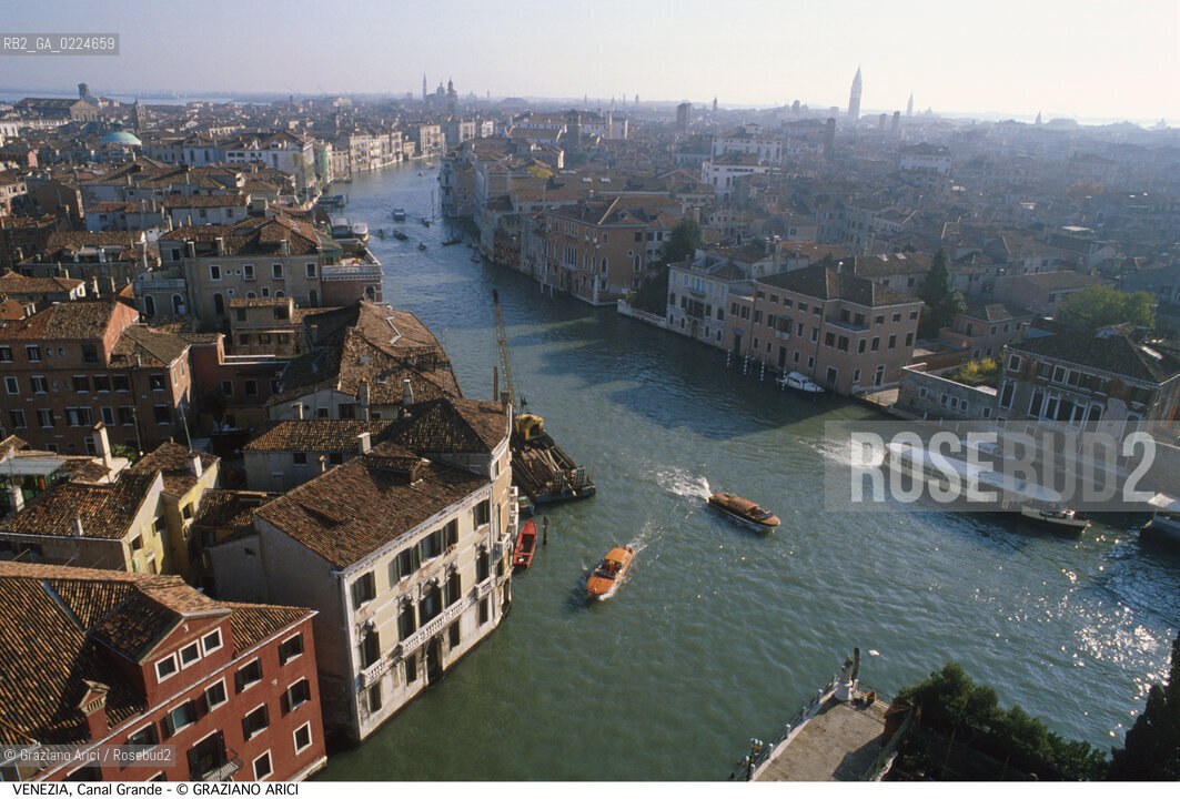 Localizzazione:..VENEZIA..Oggetto:..CANAL GRANDE DAL CAMPANILE DI S. GEREMIA..Cronologia: ....Definizione Culturale:..   Autore: ..   Stile:..   Editori/Stampatori:..   Committenza:..Materia e Tecnica:..Collocazione:..Note:..BARCHE E CANALI..Riproduzione Fotografica:..Graziano Arici/Rosebud2 .Copyright:..Graziano Arici/Rosebud2 .Data:..1990..Costo:..A..