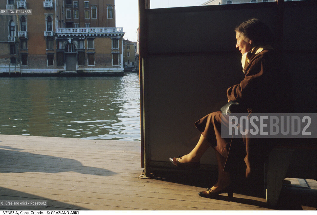 Localizzazione:..VENEZIA..Oggetto:..CANAL GRANDE DALLO STAZIO DI S. ANGELO / ANZIANA..Cronologia: ....Definizione Culturale:..   Autore: ..   Stile:..   Editori/Stampatori:..   Committenza:..Materia e Tecnica:..Collocazione:..Note:..BARCHE E CANALI..Riproduzione Fotografica:..Graziano Arici/Rosebud2 .Copyright:..Graziano Arici/Rosebud2 .Data:..1995..Costo:..A..