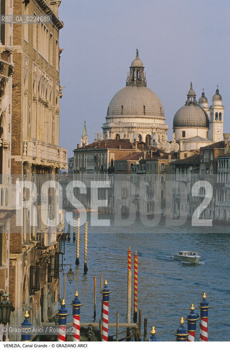 Localizzazione:..VENEZIA / DORSODURO..Oggetto:..CANAL GRANDE VERSO LA SALUTE..Cronologia: ....Definizione Culturale:..   Autore: ..   Stile:..   Editori/Stampatori:..   Committenza:..Materia e Tecnica:..Collocazione:..Note:..BARCHE E CANALI..Riproduzione Fotografica:..Graziano Arici/Rosebud2 .Copyright:..Graziano Arici/Rosebud2 .Data:..1995..Costo:..A..