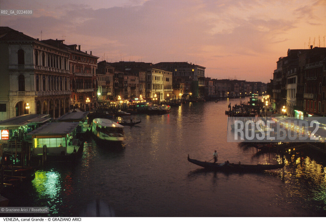 Localizzazione:..VENEZIA / S. MARCO..Oggetto:..Soggetto:..CANAL GRANDE GONDOLA TRAMONTO..Cronologia: ....Definizione Culturale:..   Autore: ..   Stile:..   Editori/Stampatori:..   Committenza:..Materia e Tecnica:..Collocazione:..Note:..BARCHE E CANALI..Riproduzione Fotografica:..Graziano Arici/Rosebud2 .Copyright:..Graziano Arici/Rosebud2 .Data:..1995..Costo:..A..