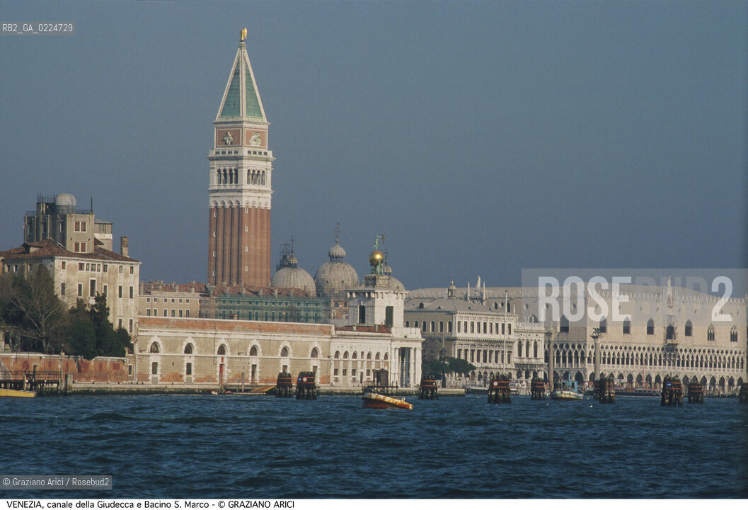 Localizzazione:..VENEZIA..Oggetto:..Soggetto:..CANALE DELLA GIUDECCA E BACINO S. MARCO / PUNTA DELLA SALUTE PALAZZO DUCALE..Cronologia: ....Definizione Culturale:..   Autore: ..   Stile:..   Editori/Stampatori:..   Committenza:..Materia e Tecnica:..Collocazione:..Note:..BARCHE E CANALI..Riproduzione Fotografica:..Graziano Arici/Rosebud2 .Copyright:..Graziano Arici/Rosebud2 .Data:..1995..Costo:..A..