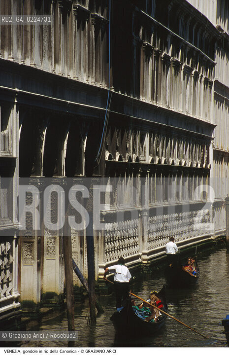 Localizzazione:..VENEZIA / S. MARCO..Oggetto:..Soggetto:..GONDOLE IN RIO DELLA CANONICA..Cronologia: ....Definizione Culturale:..   Autore: ..   Stile:..   Editori/Stampatori:..   Committenza:..Materia e Tecnica:..Collocazione:..Note:..BARCHE E CANALI..Riproduzione Fotografica:..Graziano Arici/Rosebud2 .Copyright:..Graziano Arici/Rosebud2 .Data:..1995..Costo:..A..