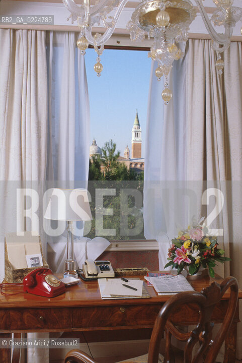 Localizzazione:..VENEZIA / DORSODURO / ISOLA DELLA GIUDECCA..Oggetto:..Soggetto:..HOTEL CIPRIANI / STANZA / S. GIORGIO..Cronologia: ....Definizione Culturale:..   Autore: ..   Stile:..   Editori/Stampatori:..   Committenza:..Materia e Tecnica:..Collocazione:..Note:..ALBERGHI..Riproduzione Fotografica:..Graziano Arici/Rosebud2 .Copyright:..Graziano Arici/Rosebud2 .Data:..1990..Costo:..A..