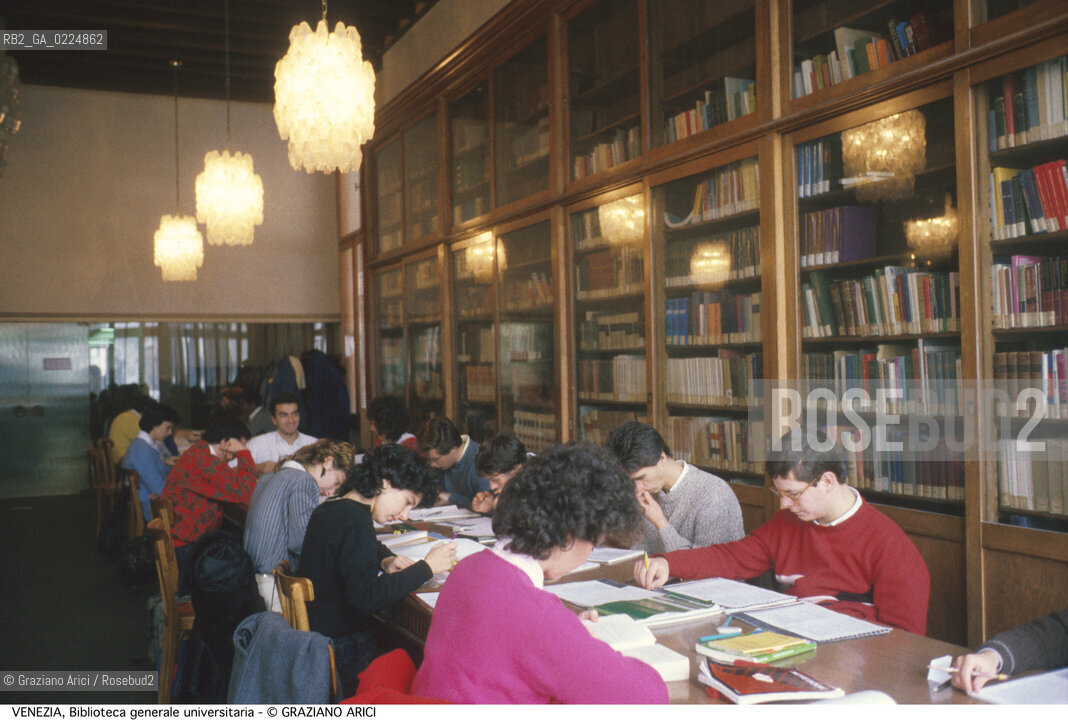 Localizzazione:..VENEZIA / DORSODURO..Oggetto:..Soggetto:..BIBLIOTECA GENERALE UNIVERSITARIA / SALA DI LETTURA STUDENTI / PALAZZO BERNARDO UNIVERSITA..Cronologia: ....Definizione Culturale:..   Autore: ....   Stile: ..   Editori/Stampatori:..   Committenza:..Materia e Tecnica:..Collocazione:..Note:..MONUMENTALE..Riproduzione Fotografica:..Graziano Arici/Rosebud2 .Copyright:..Graziano Arici/Rosebud2 .Data:..1995..Costo:..A..