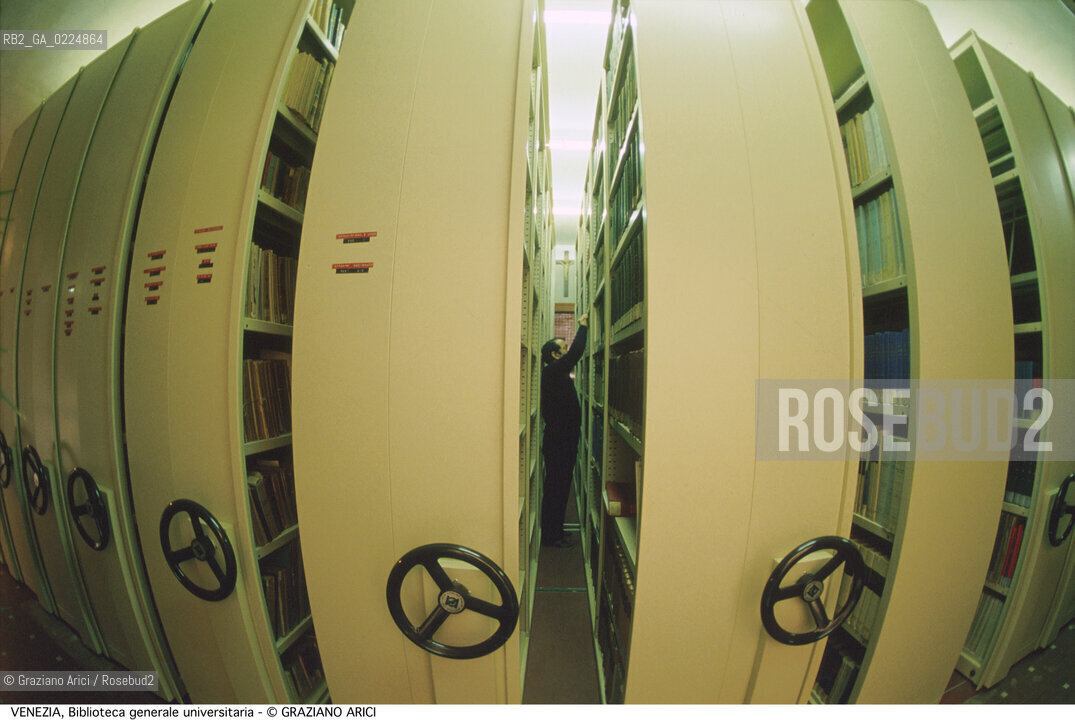Localizzazione:..VENEZIA / DORSODURO..Oggetto:..Soggetto:..BIBLIOTECA GENERALE UNIVERSITARIA / DEPOSITO LIBRI SCAFFALI A SCOMPARSA / PALAZZO BERNARDO UNIVERSITA..Cronologia: ....Definizione Culturale:..   Autore: ....   Stile: ..   Editori/Stampatori:..   Committenza:..Materia e Tecnica:..Collocazione:..Note:..MONUMENTALE..Riproduzione Fotografica:..Graziano Arici/Rosebud2 .Copyright:..Graziano Arici/Rosebud2 .Data:..1995..Costo:..A..